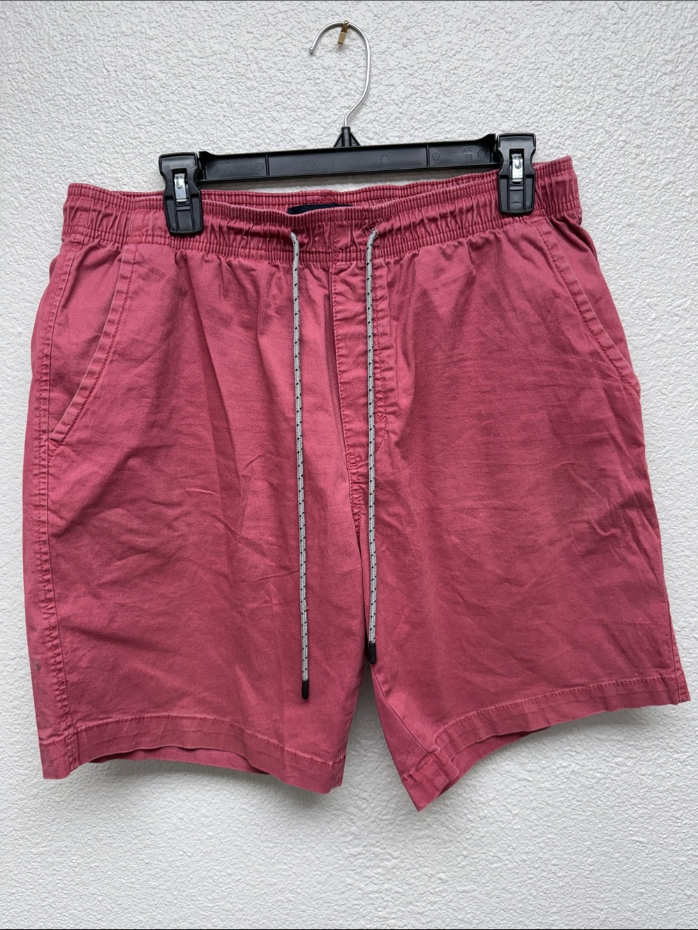 Aeropostale Men's Drawstring Athletic Shorts in Dusty Rose